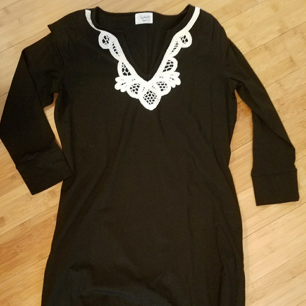 Fantastic Fawn black shift dress